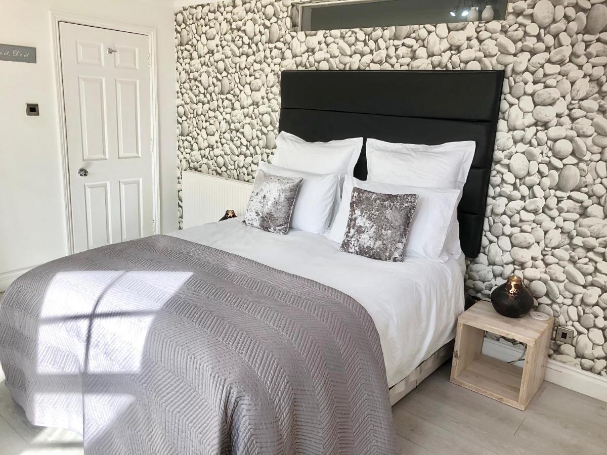 *Beachfront*- Stylish, Spacious +Private Courtyard Brighton Bagian luar foto