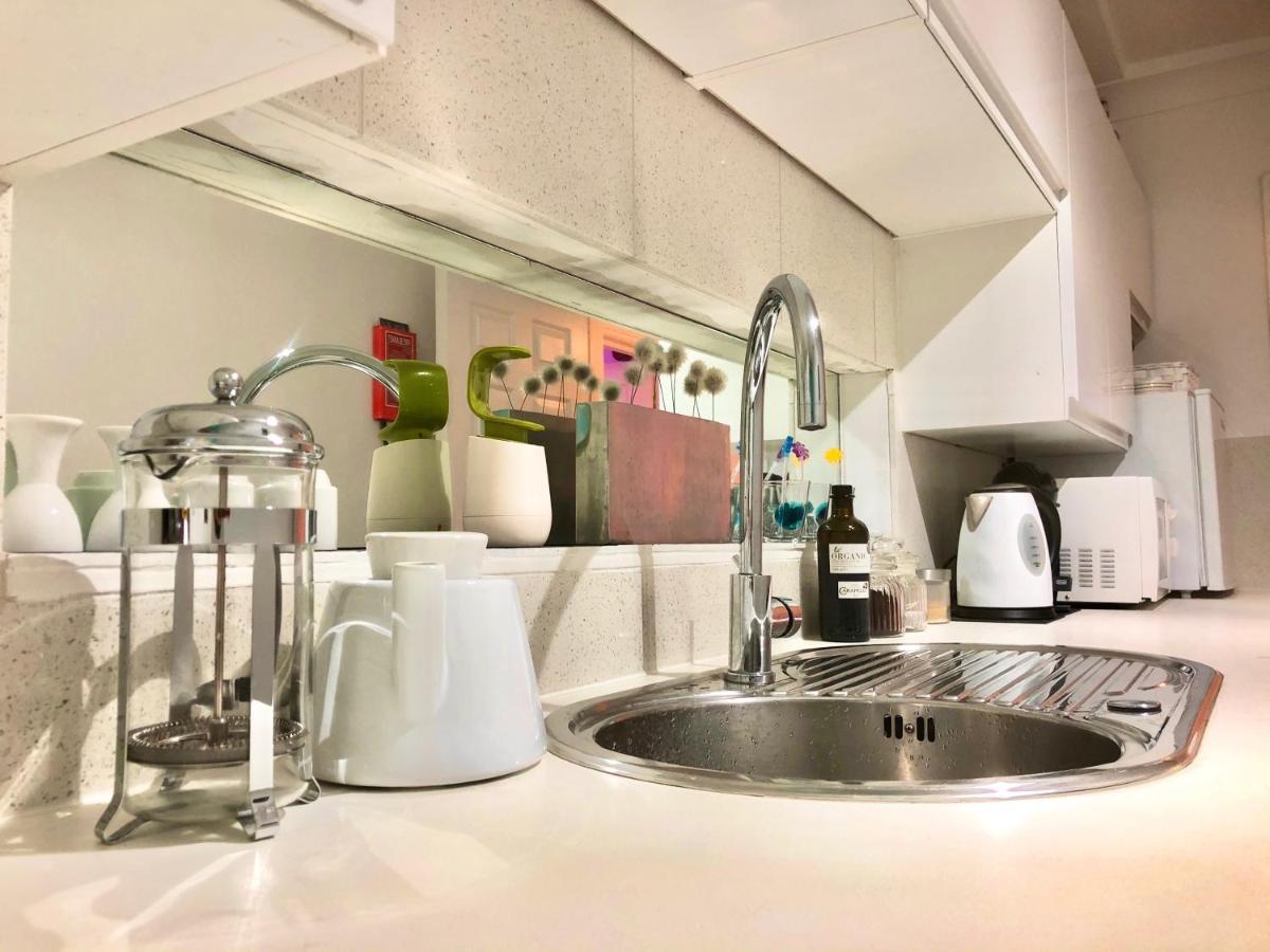 *Beachfront*- Stylish, Spacious +Private Courtyard Brighton Bagian luar foto