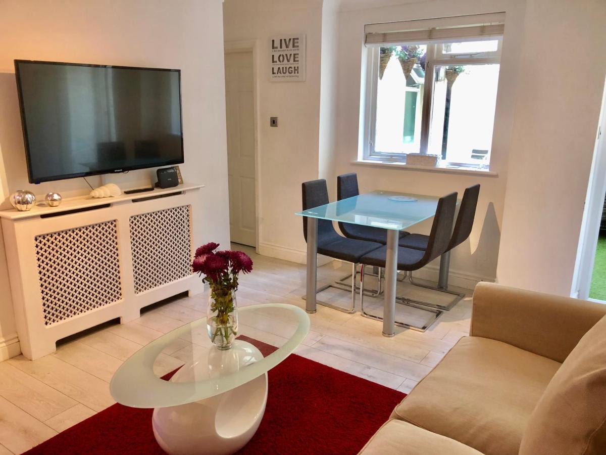 *Beachfront*- Stylish, Spacious +Private Courtyard Brighton Bagian luar foto